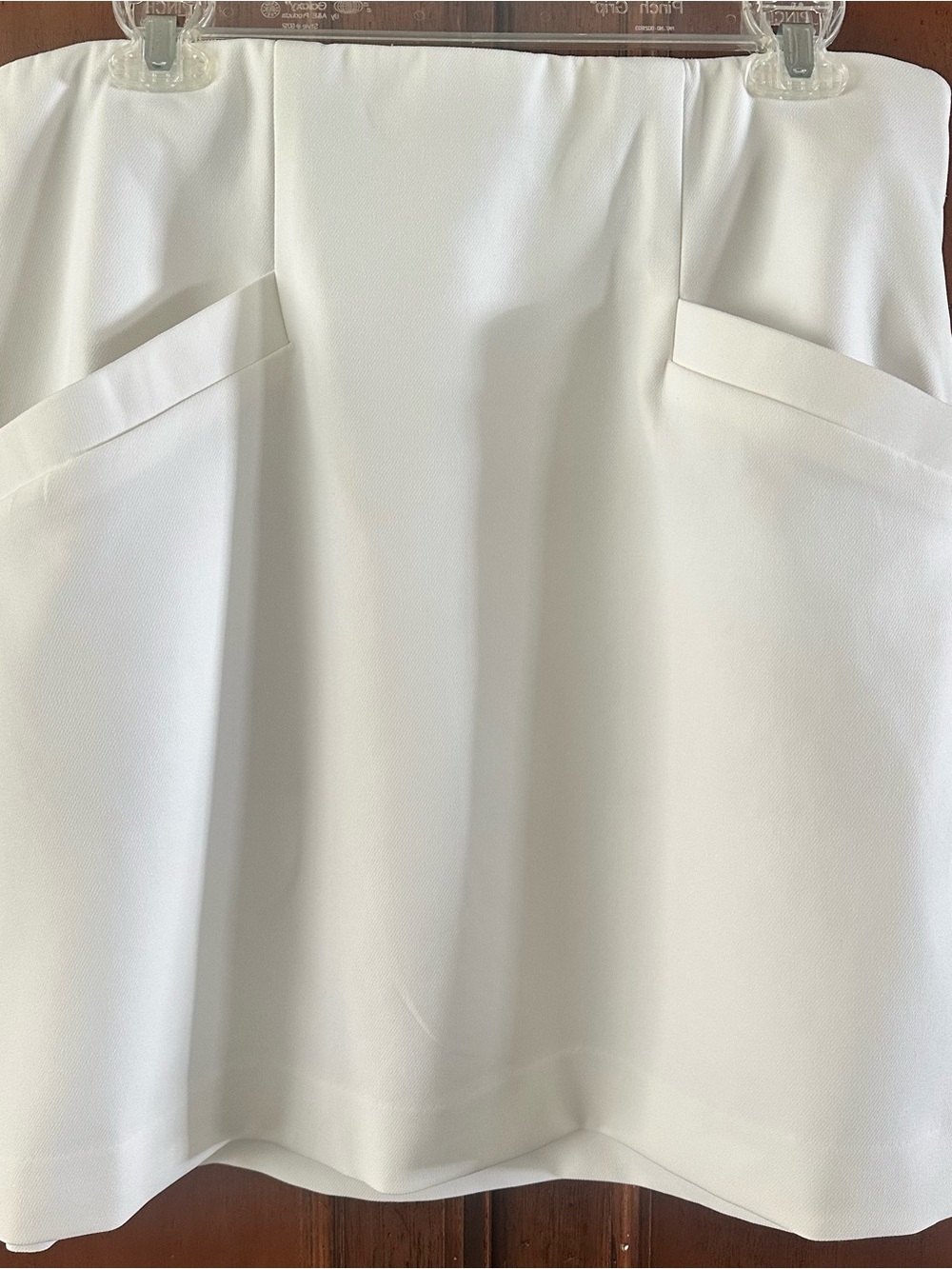 NWOT Express Sz Large white skirt with pockets